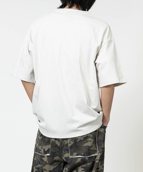 JOHN'S CLOSET（ジョンズクローゼット）の「【15】〔JAWS/ジョーズ〕ポスタープリント ユーズドライク半袖Tシャツ（Tシャツ/カットソー・メンズ・ブラック系1/ホワイト系2/ホワイト系1/ブラック系2・X-LARGE/LARGE/MEDIUM）」の10枚目の写真