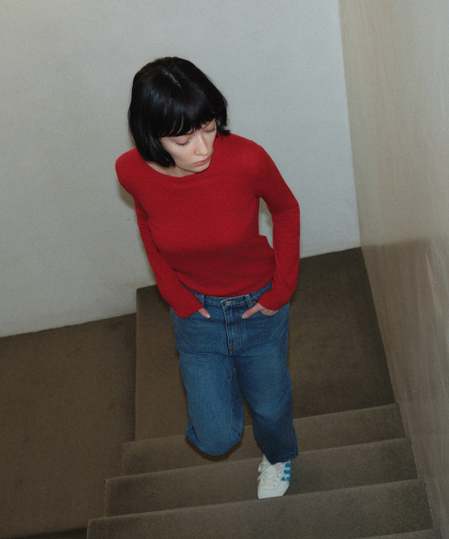 SIYAZU（シヤジュ）の「SIKN2175 ベーシックラウンドネック長袖ニット_Red（ニット/セーター・レディース・レッド・ONE）」の2枚目の写真