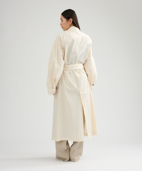 Chaos（カオス）の「Chaos(カオス)/◇3/4坪田あさみさんIGLIVE紹介アイテム◇　バルマカーンエアーコート（ステンカラーコート・レディース・ホワイト系・FREE）」の4枚目の写真