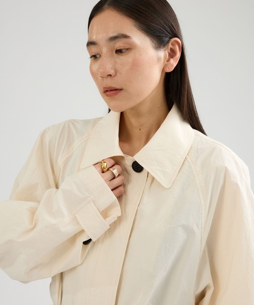 Chaos（カオス）の「Chaos(カオス)/◇3/4坪田あさみさんIGLIVE紹介アイテム◇　バルマカーンエアーコート（ステンカラーコート・レディース・ホワイト系・FREE）」の8枚目の写真