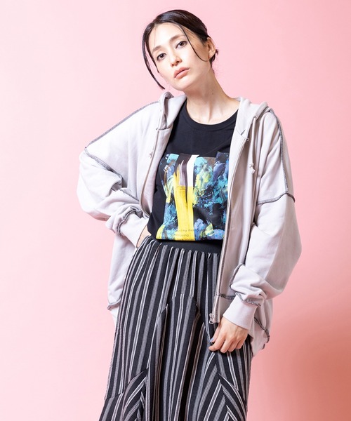 OSMOSIS（オズモーシス）の「バックツイストパーカ（Tシャツ/カットソー・レディース・ブラック/ライトベージュ/ブルー/グレー・ONE SIZE）」の3枚目の写真