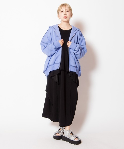 OSMOSIS（オズモーシス）の「バックツイストパーカ（Tシャツ/カットソー・レディース・ブラック/ライトベージュ/ブルー/グレー・ONE SIZE）」の9枚目の写真
