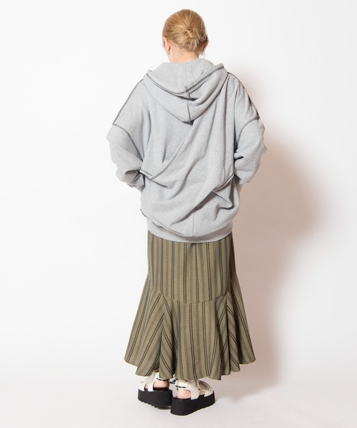 OSMOSIS（オズモーシス）の「バックツイストパーカ（Tシャツ/カットソー・レディース・ブラック/ライトベージュ/ブルー/グレー・ONE SIZE）」の16枚目の写真