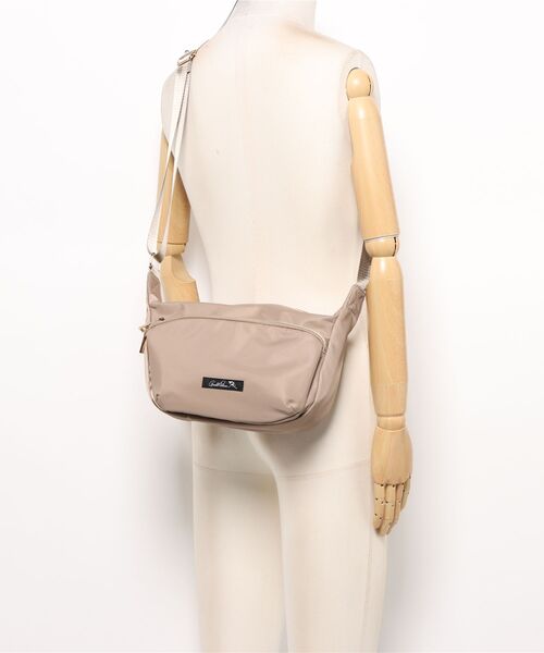 Arnold Palmer（アーノルドパーマー）の「ポリエステル ラウンド ショルダーバッグ（ショルダーバッグ・レディース・チャコールグレー/グレイッシュベージュ/ブラック・F）」の16枚目の写真