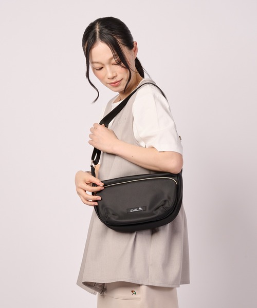 Arnold Palmer（アーノルドパーマー）の「ポリエステル ラウンド ショルダーバッグ（ショルダーバッグ・レディース・チャコールグレー/グレイッシュベージュ/ブラック・F）」の2枚目の写真