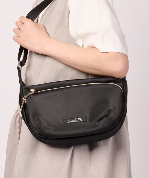 Arnold Palmer（アーノルドパーマー）の「ポリエステル ラウンド ショルダーバッグ（ショルダーバッグ・レディース・チャコールグレー/グレイッシュベージュ/ブラック・F）」の4枚目の写真