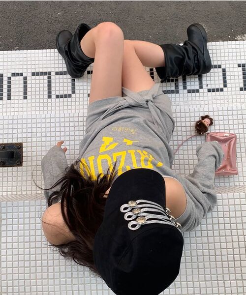 ERER(エルエル)の「Off-shoulder Arizona Sweatshirt Melange Gray(スウェット・レディース・ライトグレー・F)」の6枚目の写真