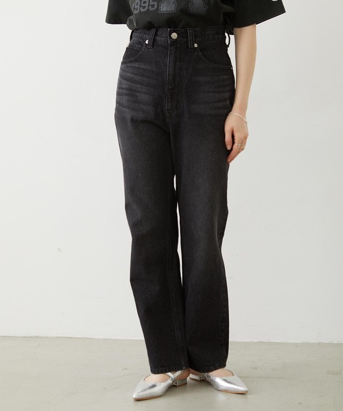 MILKFED.(ミルクフェド)の「STRAIGHT DENIM PANTS(デニムパンツ・レディース・インディゴブルー/ブラック/ライトブルー・S/M)」の2枚目の写真