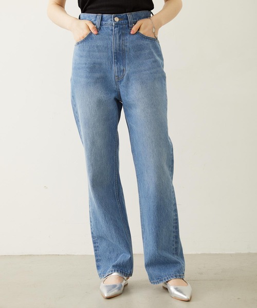MILKFED.(ミルクフェド)の「STRAIGHT DENIM PANTS(デニムパンツ・レディース・インディゴブルー/ブラック/ライトブルー・S/M)」の4枚目の写真