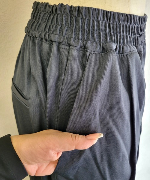 itto...(イット)の「とろみ素材リラックスイージーパンツ(スラックス・レディース・ブラウン/チャコール/ブラック・M)」の10枚目の写真