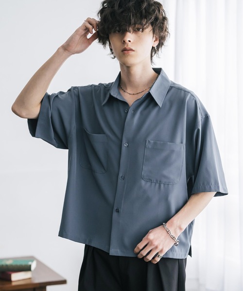 Rocky Monroe(ロッキーモンロー)の「接触冷感 オーバーサイズとろみショート丈半袖シャツ/短丈ハーフスリーブシャツ(シャツ/ブラウス・メンズ・ブルー/ブラック/ホワイト/バーガンディー/グレイッシュベージュ/チャコール・M/L/XL)」の5枚目の写真