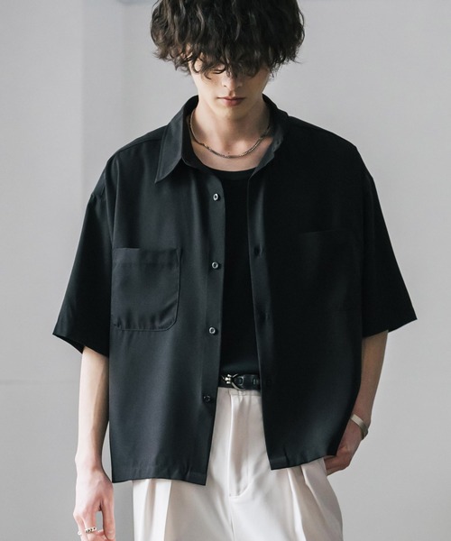 Rocky Monroe(ロッキーモンロー)の「接触冷感 オーバーサイズとろみショート丈半袖シャツ/短丈ハーフスリーブシャツ(シャツ/ブラウス・メンズ・ブルー/ブラック/ホワイト/バーガンディー/グレイッシュベージュ/チャコール・M/L/XL)」の1枚目の写真