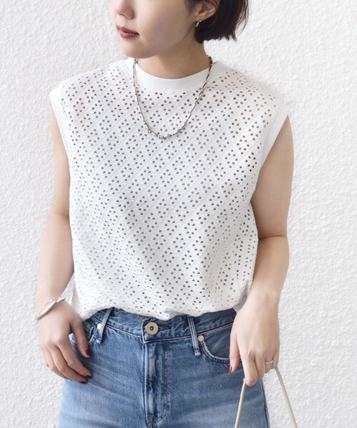 SHIPS(シップス)の「〈手洗い可能〉アイレット ノースリーブ フレア プルオーバー(Tシャツ/カットソー・レディース・ライトグリーン/ホワイト/ブラック・ONE SIZE)」の2枚目の写真