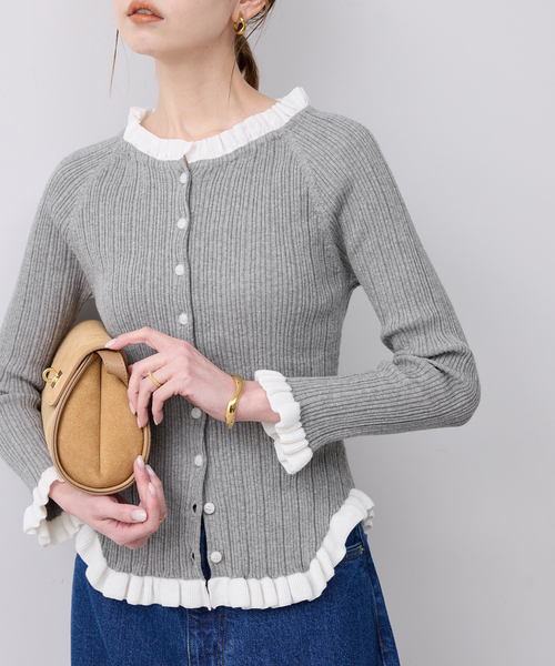 SLOBE IENA（スローブイエナ）の「《追加3》tyn.TGOR/トゴール フリルカーディガン J0102（カーディガン/ボレロ・レディース・ブラック/ライトグレー・FREE）」の2枚目の写真