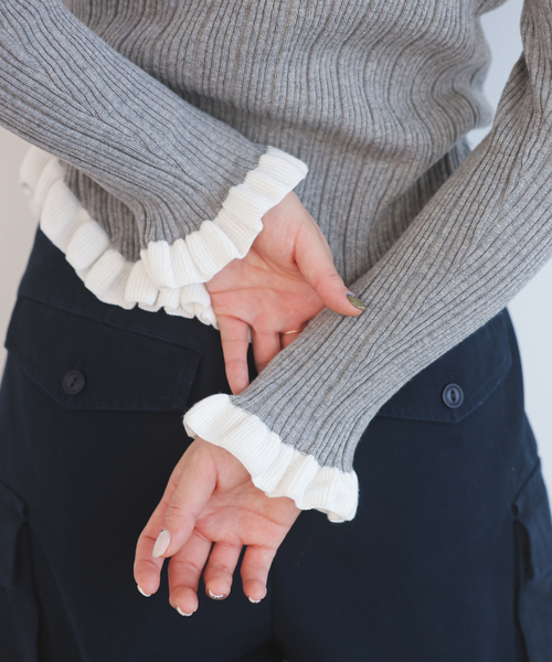 SLOBE IENA（スローブイエナ）の「《追加3》tyn.TGOR/トゴール フリルカーディガン J0102（カーディガン/ボレロ・レディース・ブラック/ライトグレー・FREE）」の4枚目の写真