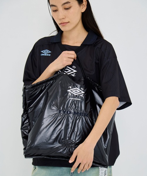 TOGA PULLA(トーガ プルラ)の「【TOGA TOO/トーガトゥー】Tote bag UMBRO SP/アンブロコラボレーション/トートバッグ(トートバッグ・レディース・ブラック・FREE)」の3枚目の写真