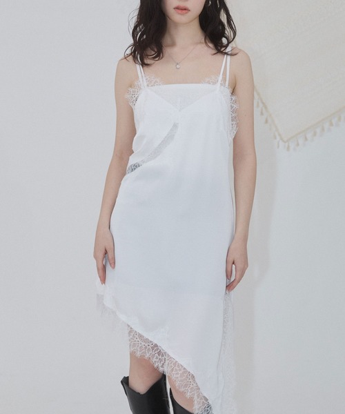 ENVYM（アンビー）の「サテンレースアシメワンピース（ワンピース・レディース・ブラック/ブラウン/ホワイト・FREE）」の4枚目の写真