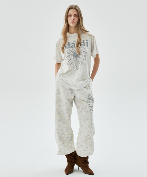 Mardi Mercredi(マルディメクルディ)の「TSHIRT FLEUR FLOWERMARDI / Tシャツ フルール フラワーマルディ(Tシャツ/カットソー・レディース・ピンクベージュ/ベージュ/パープル/ブルーグレー・FREE)」の7枚目の写真