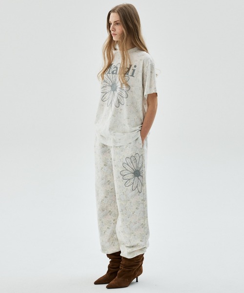 Mardi Mercredi(マルディメクルディ)の「TSHIRT FLEUR FLOWERMARDI / Tシャツ フルール フラワーマルディ(Tシャツ/カットソー・レディース・ピンクベージュ/ベージュ/パープル/ブルーグレー・FREE)」の8枚目の写真