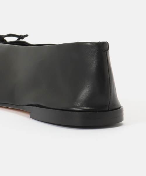 JVAM(ジェーヴィエーエム)の「JVAM/ジェイヴィエーエム CARIN GATHER FLAT(その他シューズ・レディース・ベージュ/ブラック・23cm/23.5cm/24cm/24.5cm)」の9枚目の写真