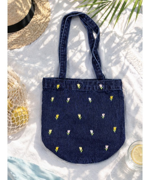 ammy.(エイミードット)の「【 ammy. / エイミードット 】 ミニ フラワー 刺繍 デニム トートバッグ(トートバッグ・レディース・ブラック/ライトブルー/ブルー/ブルー系その他/ブルー系その他2・FREE)」の5枚目の写真