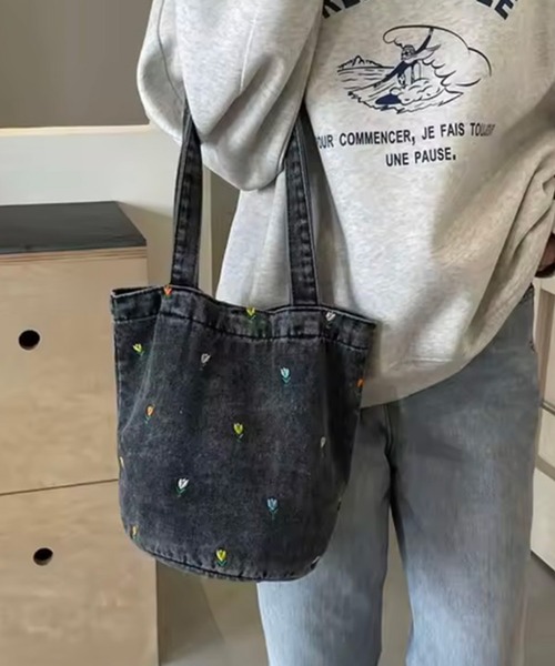 ammy.(エイミードット)の「【 ammy. / エイミードット 】 ミニ フラワー 刺繍 デニム トートバッグ(トートバッグ・レディース・ブラック/ライトブルー/ブルー・FREE)」の2枚目の写真