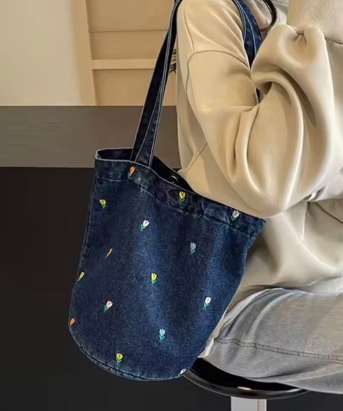 ammy.(エイミードット)の「【 ammy. / エイミードット 】 ミニ フラワー 刺繍 デニム トートバッグ(トートバッグ・レディース・ブラック/ライトブルー/ブルー・FREE)」の4枚目の写真