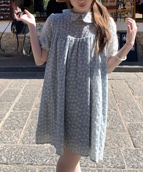 Lis ardent(リスアルダン)の「小花柄レースカラー ティアードミニワンピース(ワンピース・レディース・ブルー・M)」の7枚目の写真