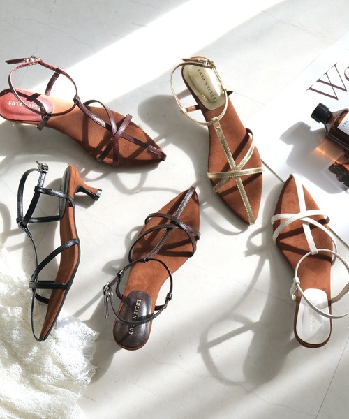 AmiAmi（アミアミ）の「ポインテッドトゥ ストラップサンダル（サンダル・レディース・ホワイト/ブラック/ダークブラウン/バーガンディー/ゴールド・S/M/LL/L）」の6枚目の写真