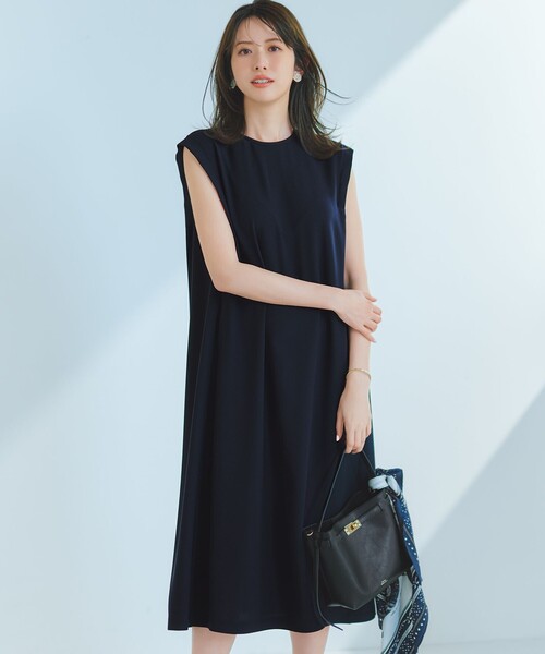 23区(ニジュウサンク)の「ストレッチジョーゼット スリーブレス ワンピース(ドレス・レディース・ダークブラウン系/ライトグリーン系/ネイビー系・38)」の3枚目の写真