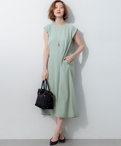 23区(ニジュウサンク)の「ストレッチジョーゼット スリーブレス ワンピース(ドレス・レディース・ダークブラウン系/ライトグリーン系/ネイビー系・38)」の9枚目の写真