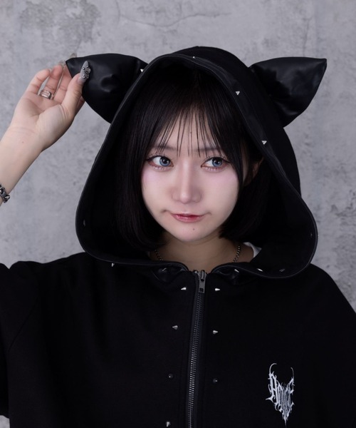 Amilige(アミリージュ)の「猫耳袖ZIPショート丈パーカー(パーカー・レディース・ホワイト/ブラック・FREE)」の19枚目の写真