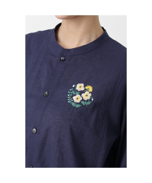 SUPER HAKKA(スーパーハッカ)の「綿麻ローンワッシャーポピーグループ ハンドステッチ刺繍゛ワンピース(前開き)(ワンピース・レディース・ネイビー/グリーン・FREE)」の9枚目の写真