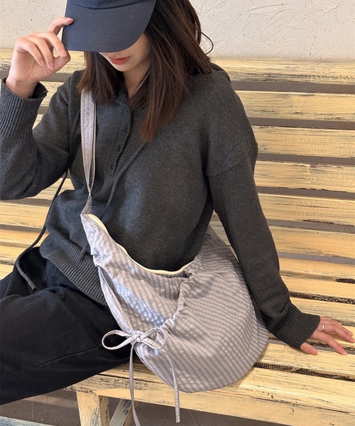 UNDERSTATEMENTs(アンダーステイトメント)の「【ユニセックス】チェックギャザーショルダーバッグ(ショルダーバッグ・メンズ・ネイビー/レッド/グリーン/グレー・FREE)」の5枚目の写真