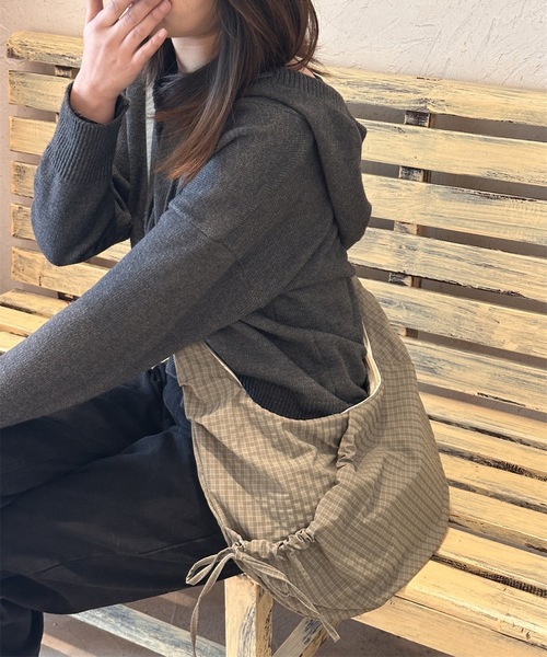 UNDERSTATEMENTs(アンダーステイトメント)の「【ユニセックス】チェックギャザーショルダーバッグ(ショルダーバッグ・メンズ・ネイビー/レッド/グリーン/グレー・FREE)」の10枚目の写真