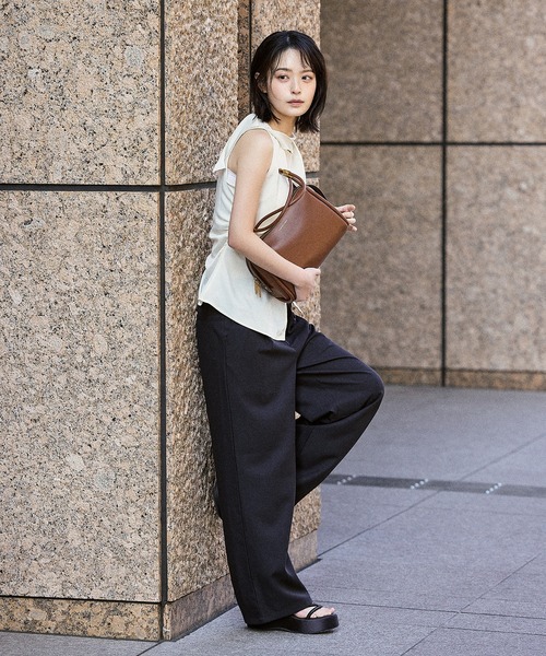 CHARLES & KEITH(チャールズ & キース)の「Lindon リンドン サテンストラッピー プラットフォーム ウエッジ(サンダル・レディース・アイボリー/ブラック系その他2・22.5cm/23cm/23.5cm/24.5cm/25cm/25.5cm)」の4枚目の写真