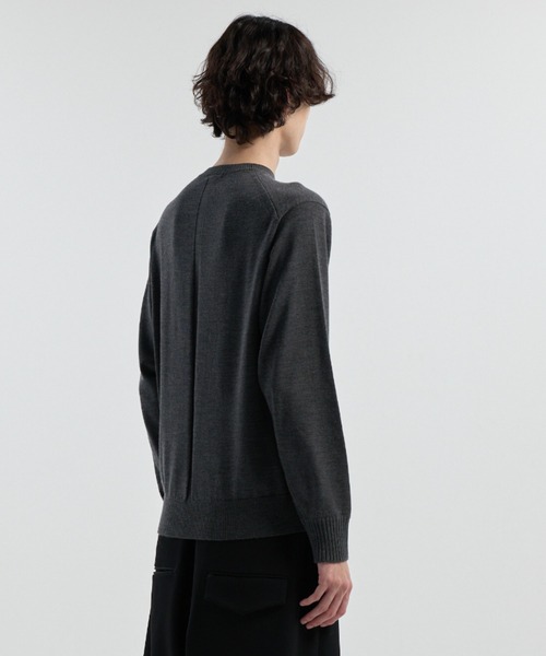 CINOH(チノ)の「15.5 MICRON WOOL CREW NECK KNIT(ニット/セーター・メンズ・チャコールグレー/ブラック・4/2)」の7枚目の写真