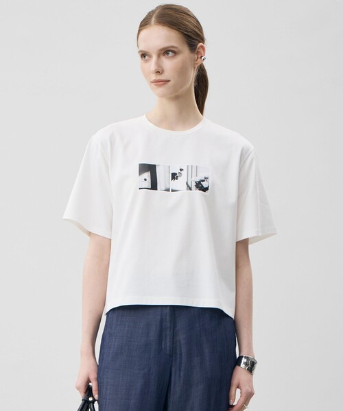 ICB(アイシービー)の「クロップド ロゴTEE(フォトプリント)(Tシャツ/カットソー・レディース・ブラック系/アイボリー系・MEDIUM/X-SMALL/SMALL)」の2枚目の写真