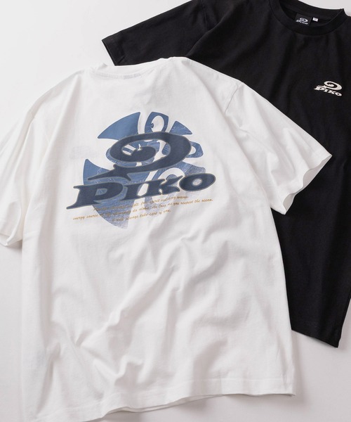 Piko（ピコ）の「【98】【PIKO/ピコ】ワンポイント刺繍 アソート バックプリント クルーネックTシャツ/サーフ/Y2K（Tシャツ/カットソー・メンズ・ホワイト系5/ブラック系1/ホワイト系3/ホワイト系4/ホワイト系1/ブルー系1/ホワイト系2/ホワイト系6/イエロー系1/ネイビー系2/ネイビー系1/ブラック系4/グレー系1/ブラック系2/グレー系2/ブラック系3・LL/L）」の6枚目の写真