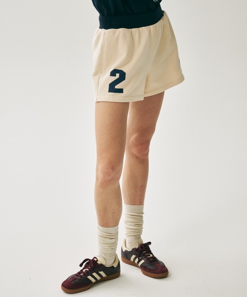 Mardi Mercredi（マルディメクルディ）の「MINI SHORTS ORIGINALIS 25 / ミニ ショーツ オリジナルス 25（スウェットパンツ・レディース・クリーム/バーガンディー/ネイビー/グレー・FREE）」の14枚目の写真