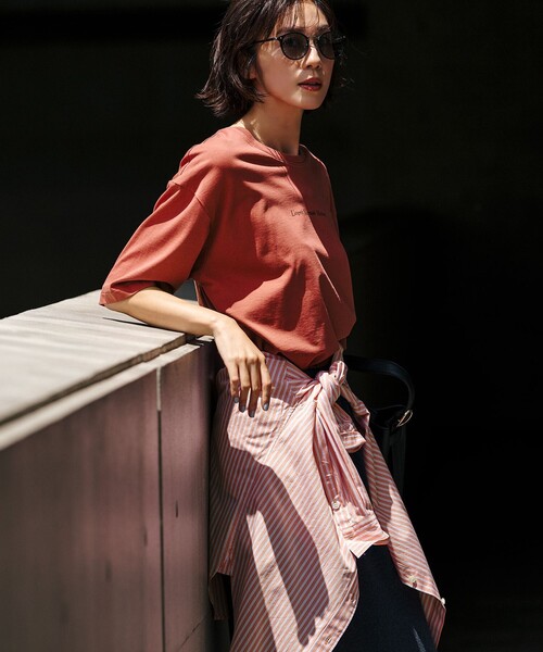 23区 L(ニジュウサンクオオキイサイズ)の「ドロップショルダー メッセージ ロゴTシャツ(Tシャツ/カットソー・レディース・グレー系/オールドローズ系/ホワイト系・44/46)」の5枚目の写真