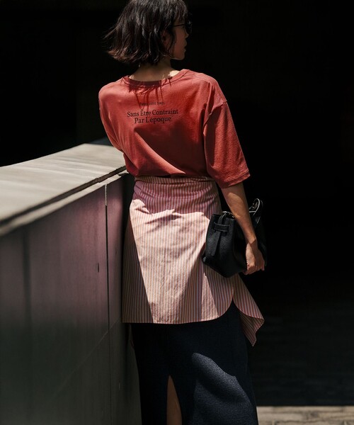 23区 L(ニジュウサンクオオキイサイズ)の「ドロップショルダー メッセージ ロゴTシャツ(Tシャツ/カットソー・レディース・グレー系/オールドローズ系/ホワイト系・44/46)」の6枚目の写真