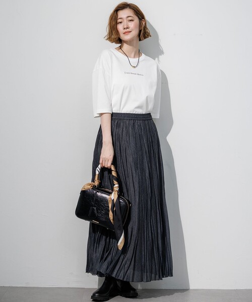 23区 L(ニジュウサンクオオキイサイズ)の「ドロップショルダー メッセージ ロゴTシャツ(Tシャツ/カットソー・レディース・グレー系/オールドローズ系/ホワイト系・44/46)」の13枚目の写真