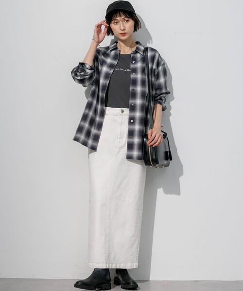 23区 L(ニジュウサンクオオキイサイズ)の「ドロップショルダー メッセージ ロゴTシャツ(Tシャツ/カットソー・レディース・グレー系/オールドローズ系/ホワイト系・44/46)」の18枚目の写真