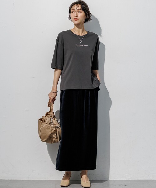 23区 L(ニジュウサンクオオキイサイズ)の「ドロップショルダー メッセージ ロゴTシャツ(Tシャツ/カットソー・レディース・グレー系/オールドローズ系/ホワイト系・44/46)」の19枚目の写真