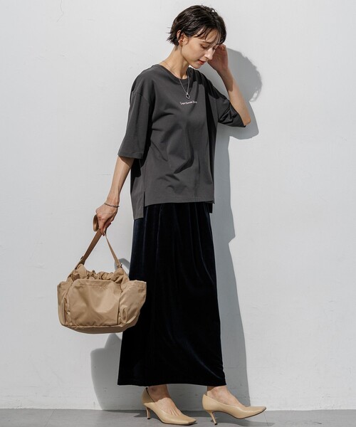 23区 L(ニジュウサンクオオキイサイズ)の「ドロップショルダー メッセージ ロゴTシャツ(Tシャツ/カットソー・レディース・グレー系/オールドローズ系/ホワイト系・44/46)」の20枚目の写真