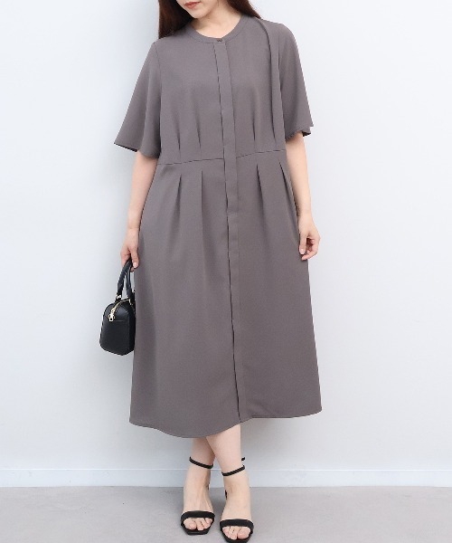 fleur by mint breeze(フルールバイミントブリーズ)の「【L~5L 大きいサイズ】【接触冷感/イージーケア】サイドタックバンドカラーワンピース(ワンピース・レディース・ブラック/ダークブラウン・3L/LL/5L/4L)」の1枚目の写真
