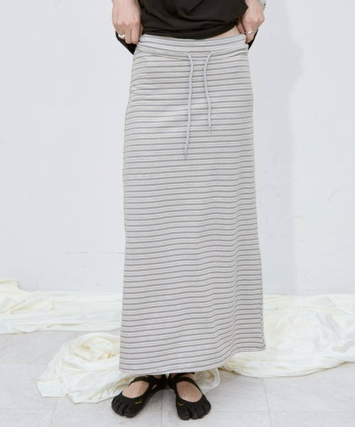 Rohwel(ローウェル)の「Border Maxi Skirt / ボーダーマキシスカート(スカート・レディース・ネイビー/グレー・FREE)」の2枚目の写真