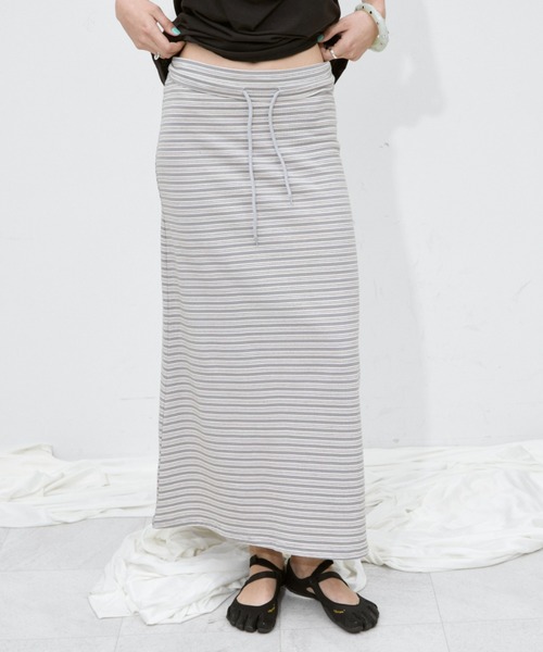 Rohwel(ローウェル)の「Border Maxi Skirt / ボーダーマキシスカート(スカート・レディース・ネイビー/グレー・FREE)」の4枚目の写真