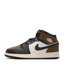 JORDAN BRAND（ジョーダンブランド）の「エア ジョーダン 1 MID ジュニアシューズ   Air Jordan 1 Mid Big Kids' Shoes DQ8423-007 Black（スニーカー）」